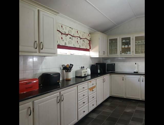 3 BEDROOM HOUSE FOR SALE IN MONTCLAIR